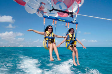 LAYANAN_0007_Parasailing Adventure